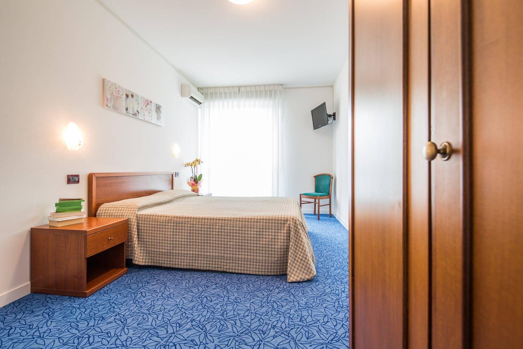 Hotel Olympia Линьяно-Саббьядоро Экстерьер фото